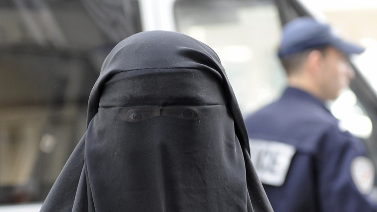 دج