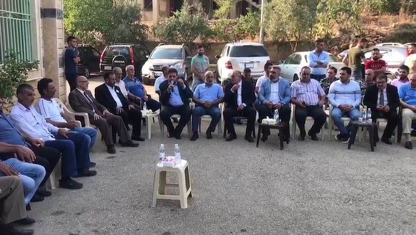 ٣